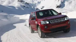 Land Rover Freelander 2 Front 3-Quarter (Red)