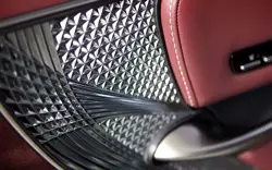 Lexus LS 500h Kiriko Ornamentation