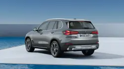 BMW X5 xDrive40i xLine Rear 3-Quarter View