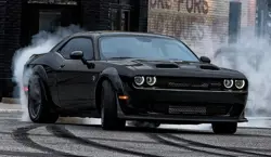 Dodge Challenger SRT HELLCAT Action Shot 2