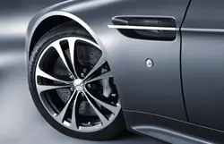 Aston Martin V12 Vantage0