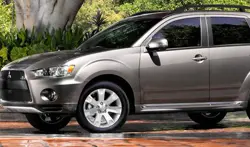 Mitsubishi Outlander (2012)0