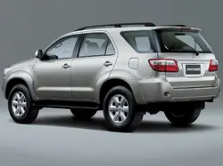 Toyota Fortuner (2011)0