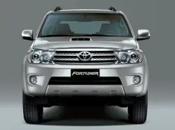 Toyota Fortuner (2011)0