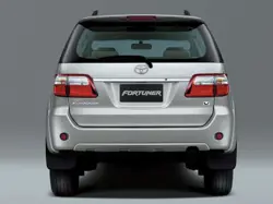 Toyota Fortuner (2011)0