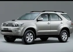 Toyota Fortuner (2011)0