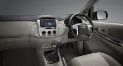 Toyota Innova0