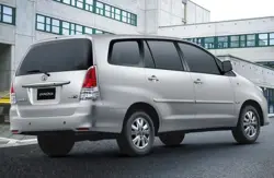 Toyota Innova (2011)0
