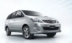 Toyota Innova (2011)0