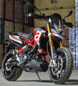 Aprilia Dorsoduro 900 Front 3-Quarter