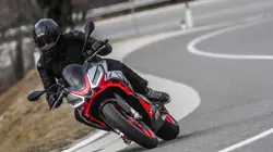 Aprilia Tuono 660 Action Shot