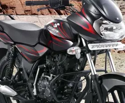 Bajaj Discover 150 Official Image 2
