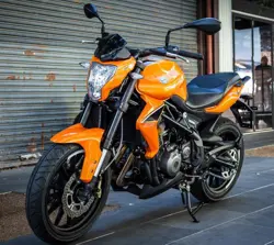 Benelli TNT 300 Front 3-Quarter
