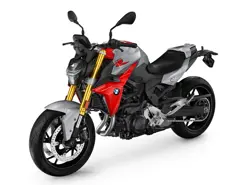 BMW F900R Front 3-Quarter View