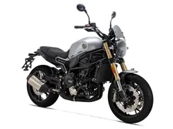Benelli Leoncino 800 Front 3-Quarter View