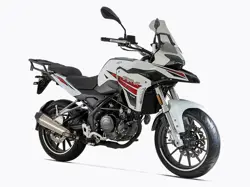 Benelli TRK 251 Front 3-Quarter View