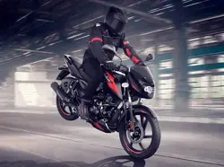 Bajaj Pulsar 125 Carbon Fibre Split Seat Action Shot