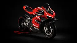 Ducati Superleggera V4 Front 3-Quarter View
