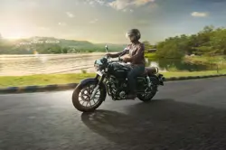 Honda CB350 DLX PRO Action Shot