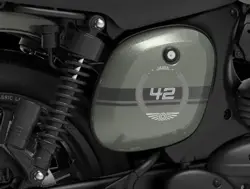 Jawa 42 Ver 2.1 Dual Tone Close-Up Shot