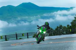 Kawasaki Ninja ZX-25RR Action Shot