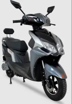 Komaki X2 Vogue Front 3-Quarter View