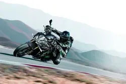 Kawasaki Z H2 SE Action Shot 2