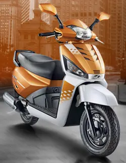 Mahindra Gusto 125 Front 3-Quarter