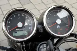 Royal Enfield CGT 650 Rocker Red Console