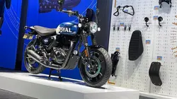 Royal Enfield Hunter 350 Front 3-Quarter View