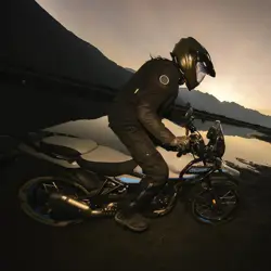 Royal Enfield Himalayan 452 Action Shot 1