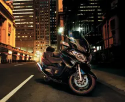 Suzuki Burgman 650 Executive Front View