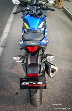 Suzuki GSX-250R (Gixxe 250) Rear View