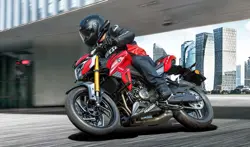 Suzuki GSX-S300 (Haojue DR300) Action Shot