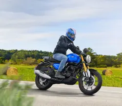 TVS Ronin DS Action Shot