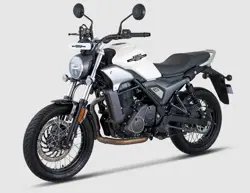 Hero Mavrick 440 Base Front 3-Quarter View