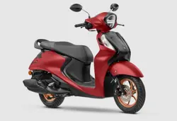 Yamaha Fascino 125 S Front 3-Quarter View
