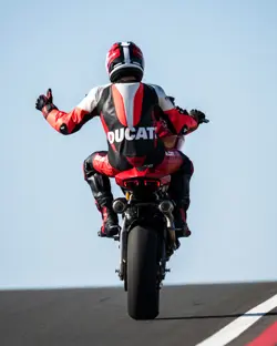 2025-ducati-streetfighter-v2-4441-1226
