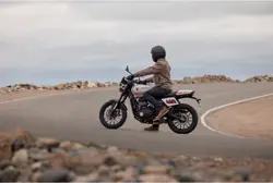 triumph-tracker-400-4492-8337