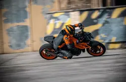 ktm-duke-990-4494-4401