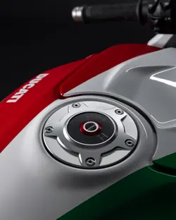 ducati-panigale-v4-tricolore-4514-4435