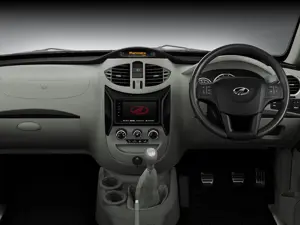 Mahindra NuvoSport Diesel N6