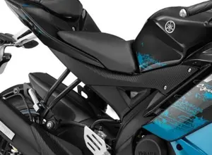 Yamaha R15 Streaking Cyan