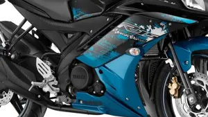 Yamaha R15 Streaking Cyan