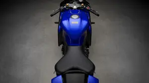 Yamaha R7