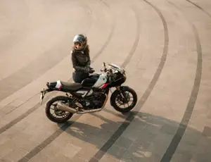 Triumph Thruxton 400