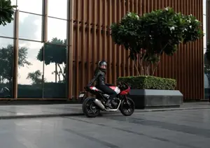 Triumph Thruxton 400
