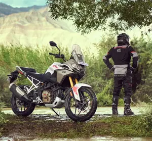 TVS Apache RTX 300 Top