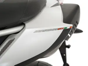 Dorsoduro 1200 Close-up Shot