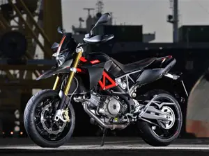 Dorsoduro 750 Factory 3-Quarter Front